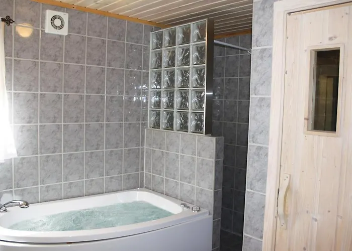 Stunning In Lindesnes With Kitchen * Svinoy