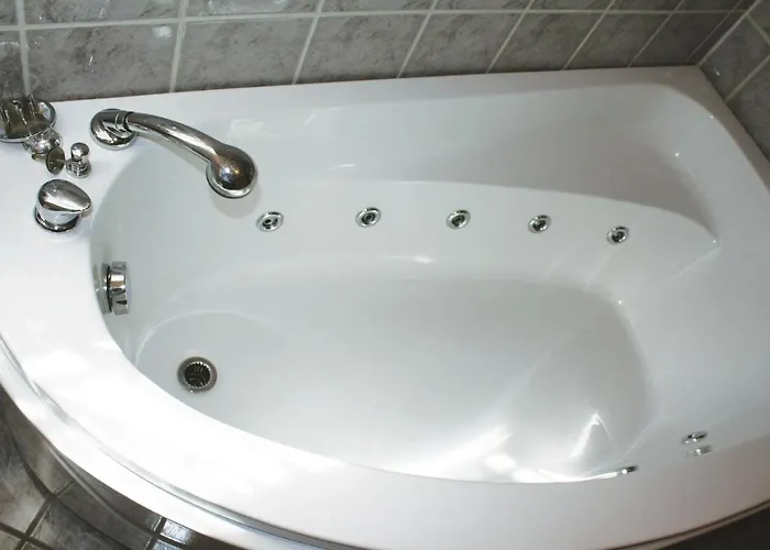 Stunning In Lindesnes With Kitchen Svinoy