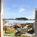 Feriehus Stunning In Lindesnes With Kitchen Svinoy
