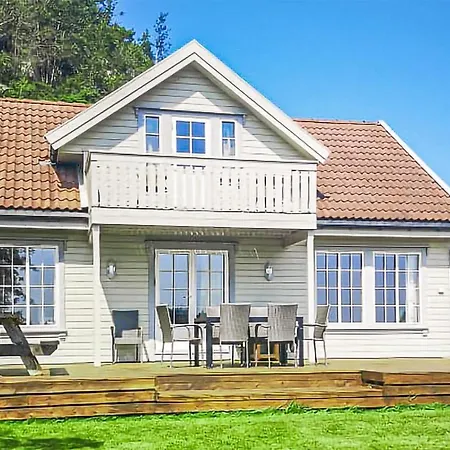 Stunning In Lindesnes With Kitchen *