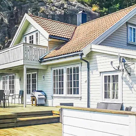 Dom wakacyjny Stunning In Lindesnes With Kitchen Svinoy